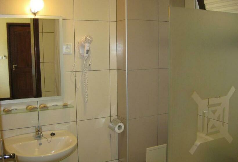 דירת חדר, Asti Art