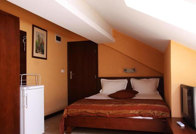 חדר סטנדרט, Asti Art