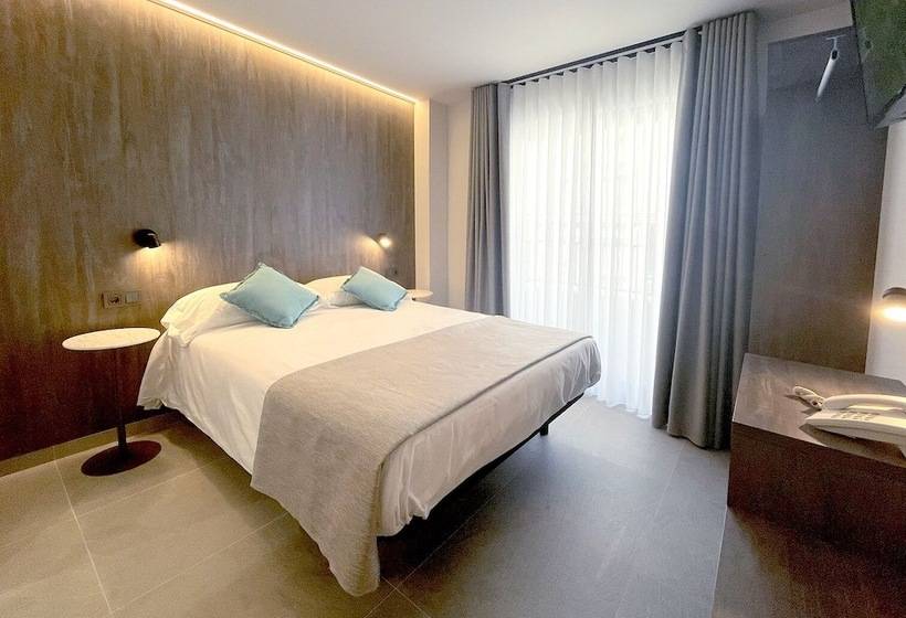 标准间, Quatre Llunes