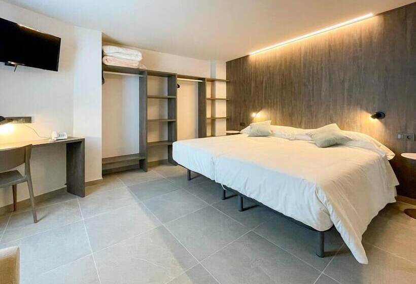 标准间, Quatre Llunes