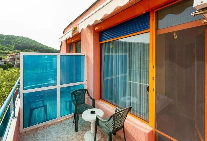 اتاق اکونومی, Family Hotel Jemelly