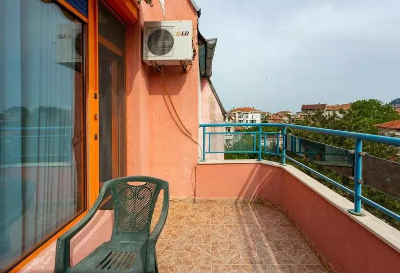 اتاق اکونومی, Family Hotel Jemelly