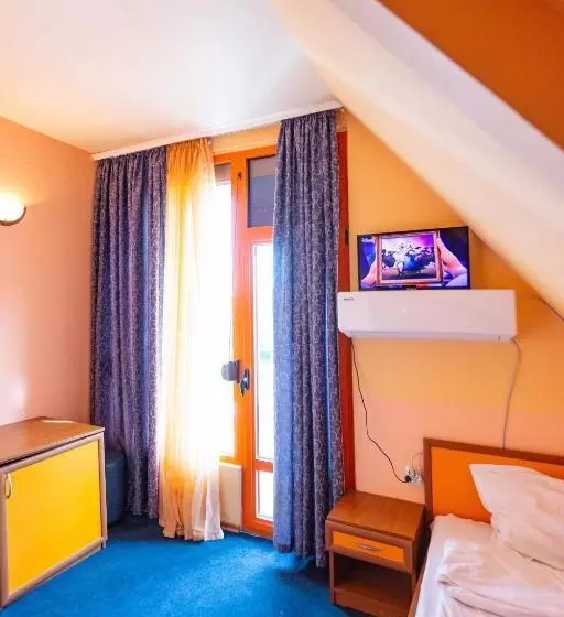 اتاق اکونومی, Family Hotel Jemelly