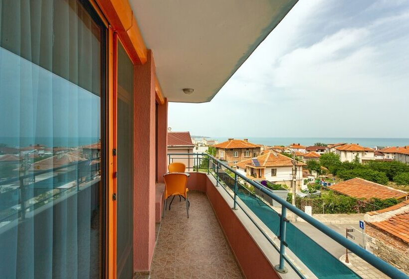 Семейный Номер Вид на Море, Family Hotel Jemelly