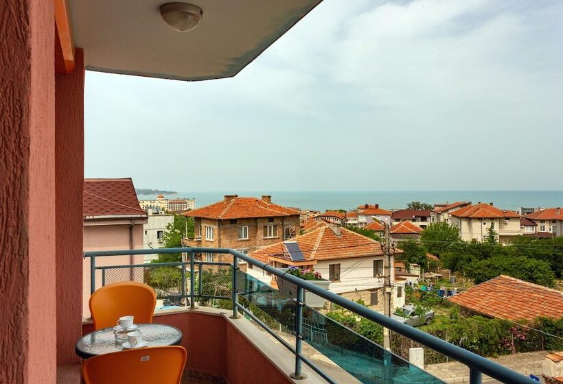 Семейный Номер Вид на Море, Family Hotel Jemelly