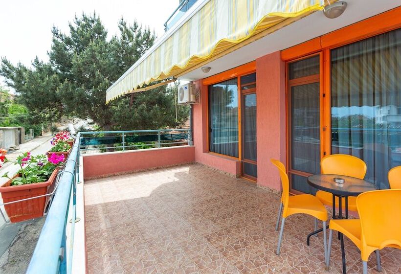 Семейный Номер Вид на Море, Family Hotel Jemelly