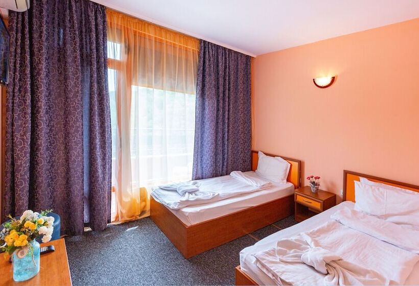 Номер Стандарт, Family Hotel Jemelly