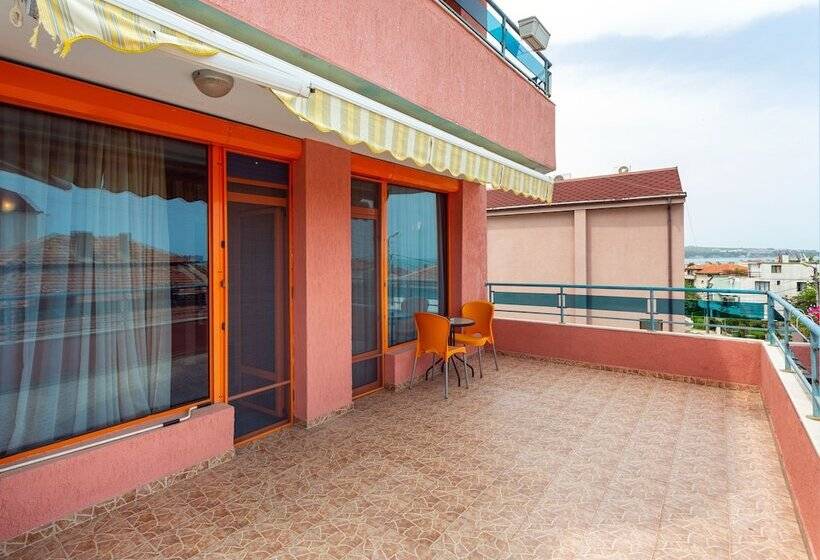 Семейный Номер Вид на Море, Family Hotel Jemelly