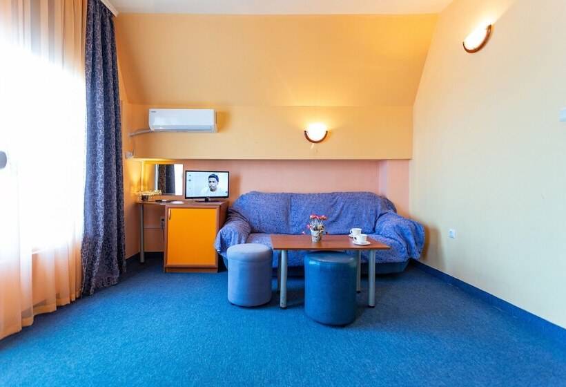 Семейный Номер Вид на Море, Family Hotel Jemelly