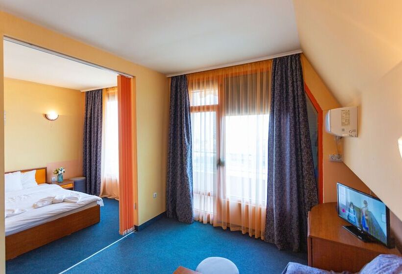 Семейный Номер Вид на Море, Family Hotel Jemelly