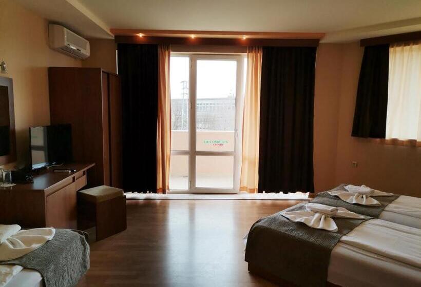 Трехместный Номер Deluxe, Paris Relax Zone