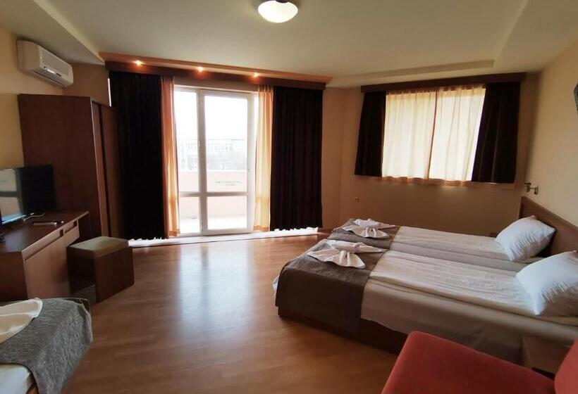 Трехместный Номер Deluxe, Paris Relax Zone