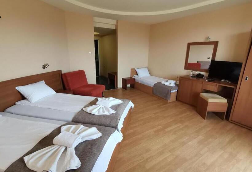 Трехместный Номер Deluxe, Paris Relax Zone