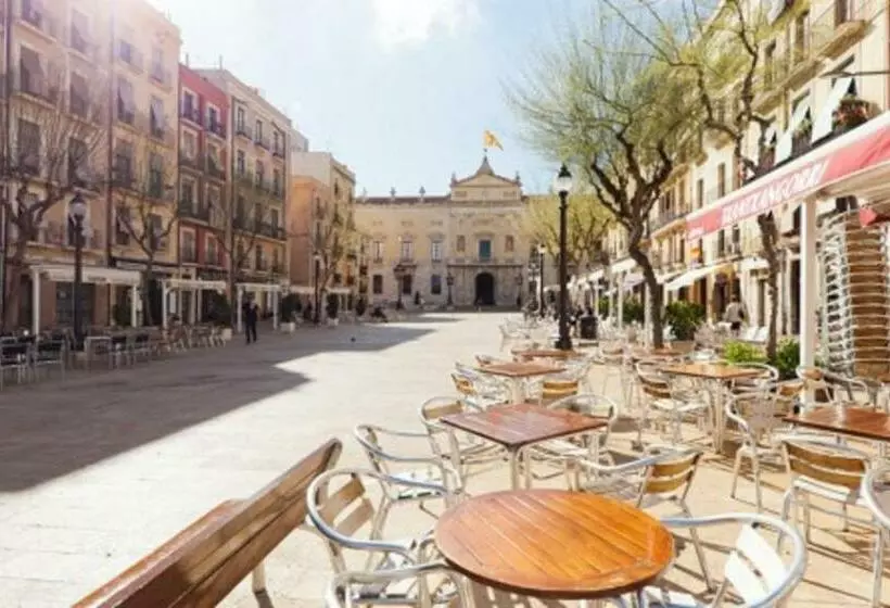 اتاق استاندارد با چشم‌انداز, Plaça De La Font