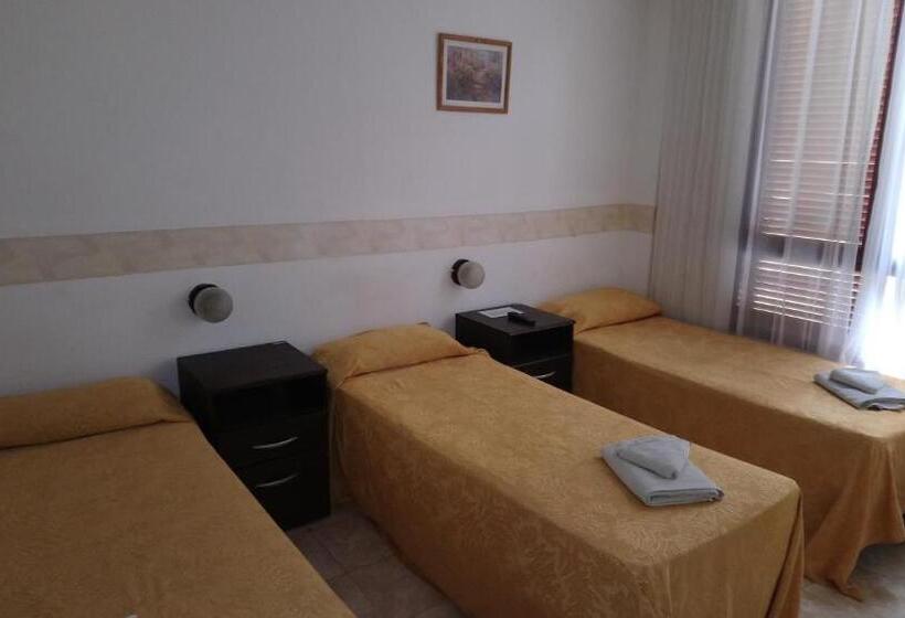 غرفة قياسية ثلاثية, San Remo Park