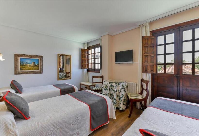 اتاق استاندارد سه نفره, Santillana