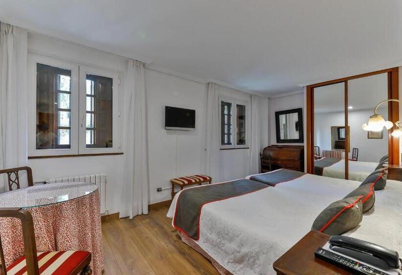 اتاق خانوادگی, Santillana