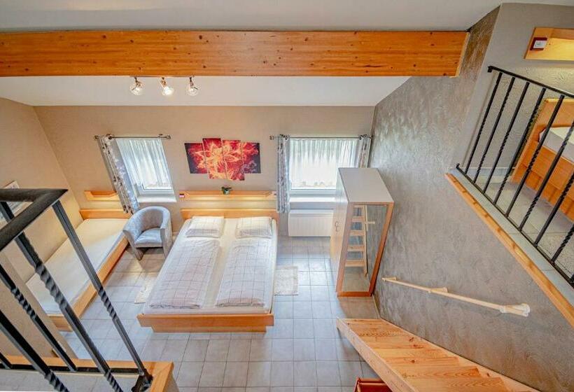 غرفة عائلية, Ulftaler Schenke