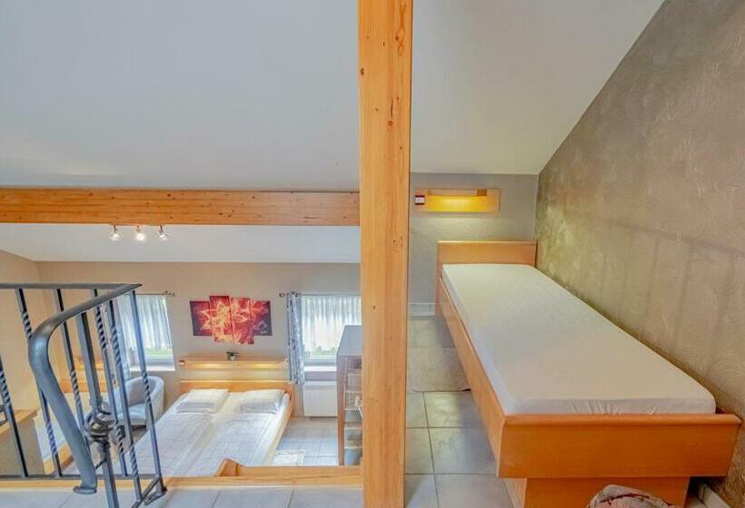 غرفة عائلية, Ulftaler Schenke