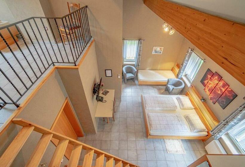 غرفة عائلية, Ulftaler Schenke