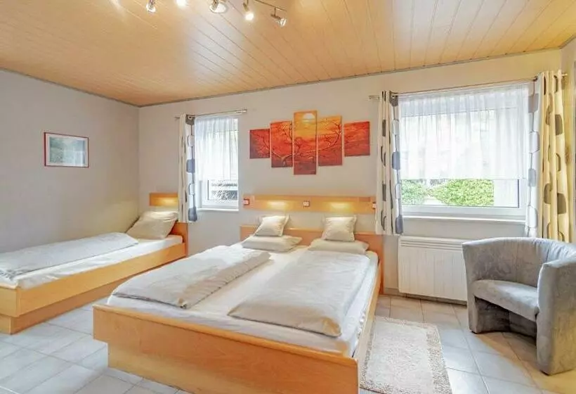 Standard Kolmen Hengen Huone, Ulftaler Schenke