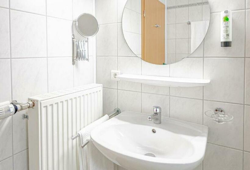 غرفة قياسية ثلاثية, Ulftaler Schenke