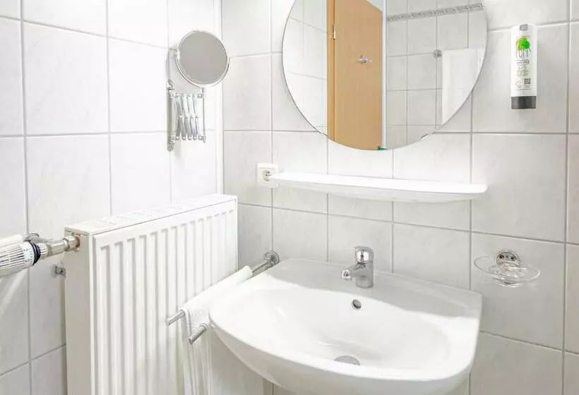 Standard Kolmen Hengen Huone, Ulftaler Schenke
