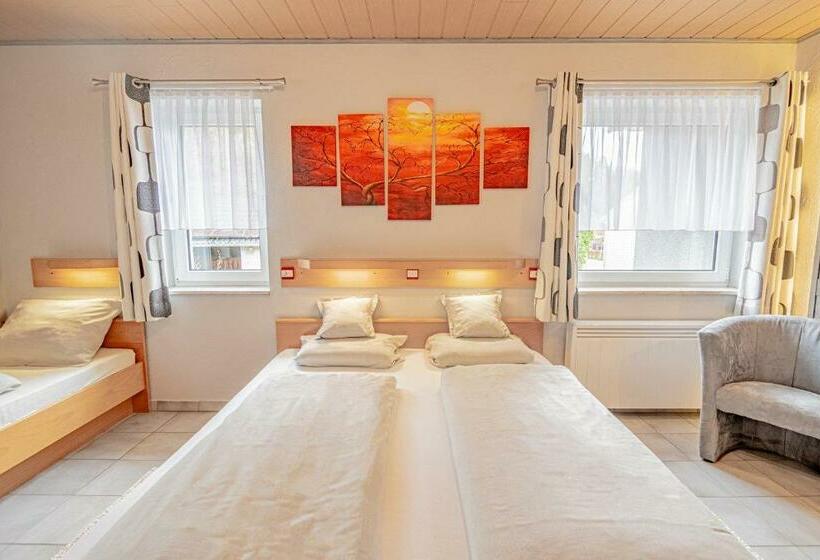 غرفة قياسية ثلاثية, Ulftaler Schenke