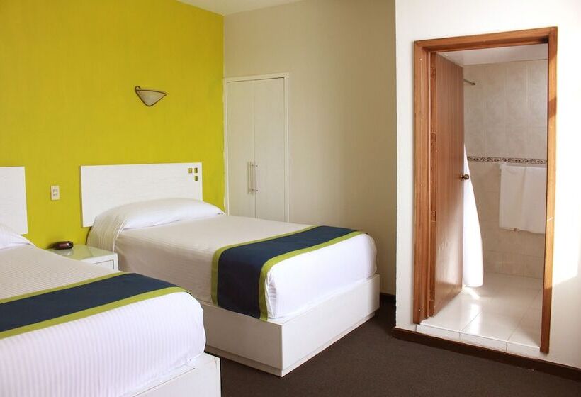 Номер Стандарт 2 Двуспальные Кровати, Vista Express Morelia By Arriva Hospitality Group