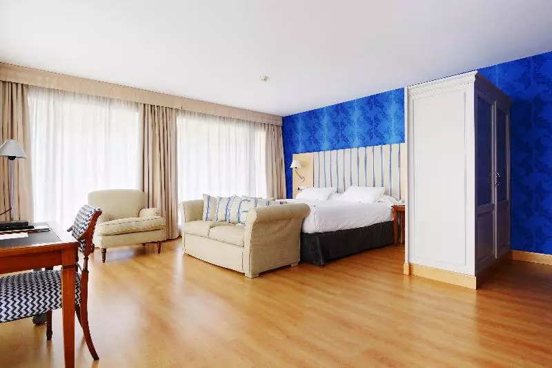 اتاق لوکس, U hotel Villa Gomá