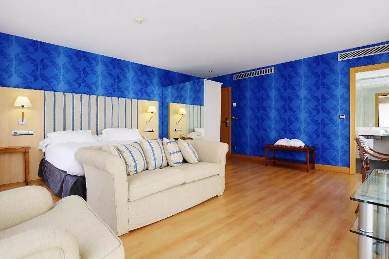 اتاق لوکس, U hotel Villa Gomá