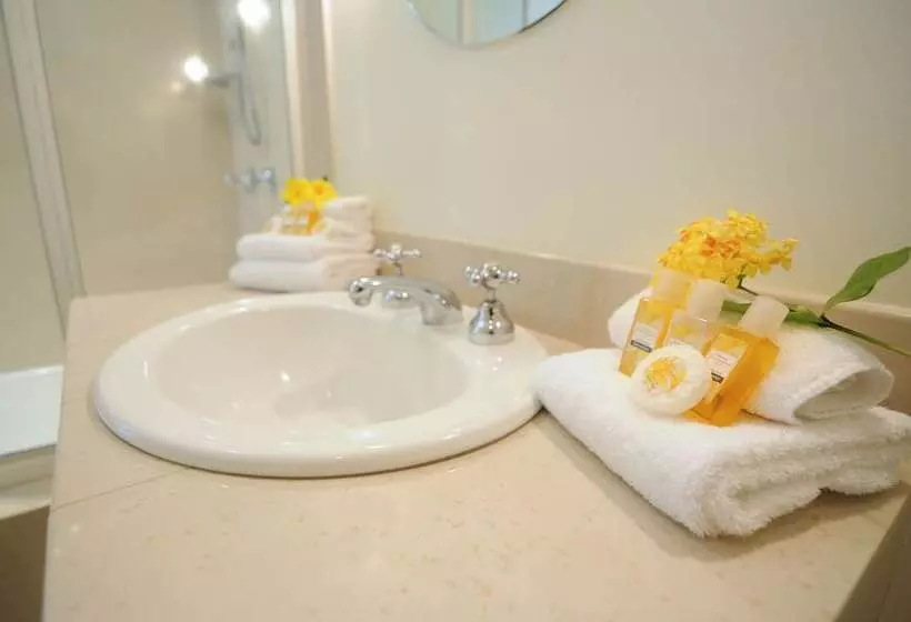 2 Bedroom Apartment Pool View, Verandahs Boutique Apartments