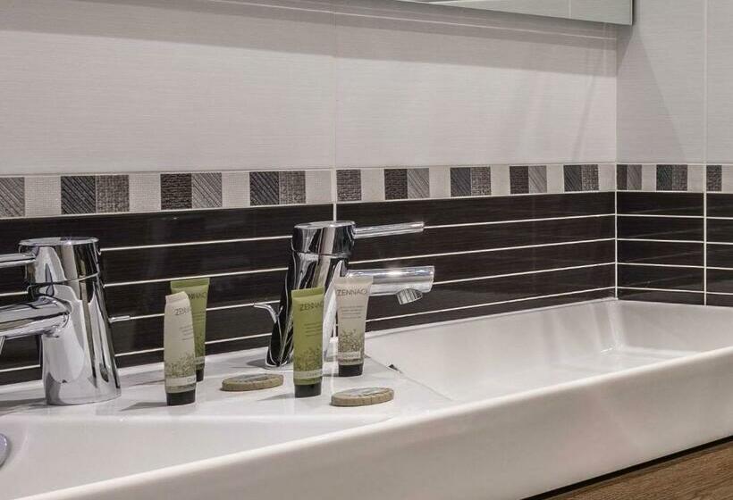 غرفة عائلية, ô Château