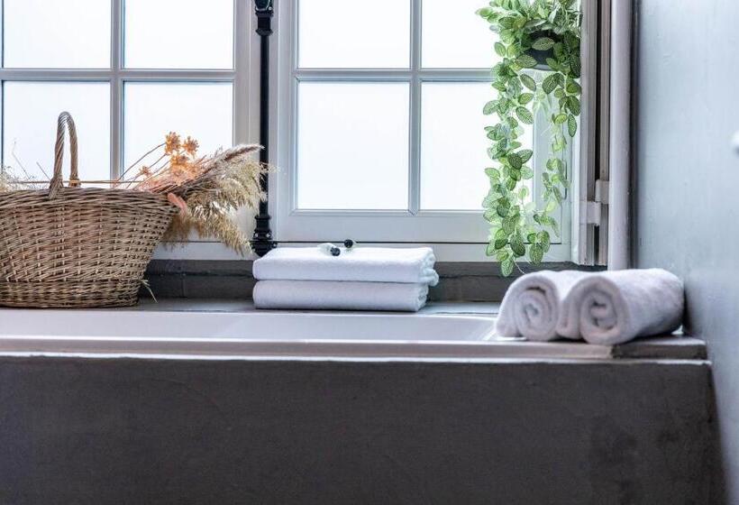 جناح, ô Château