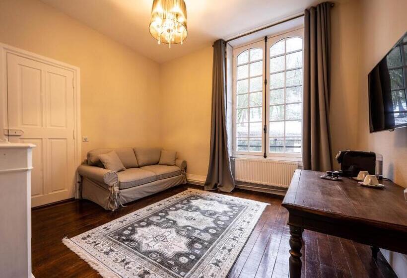 جناح, ô Château