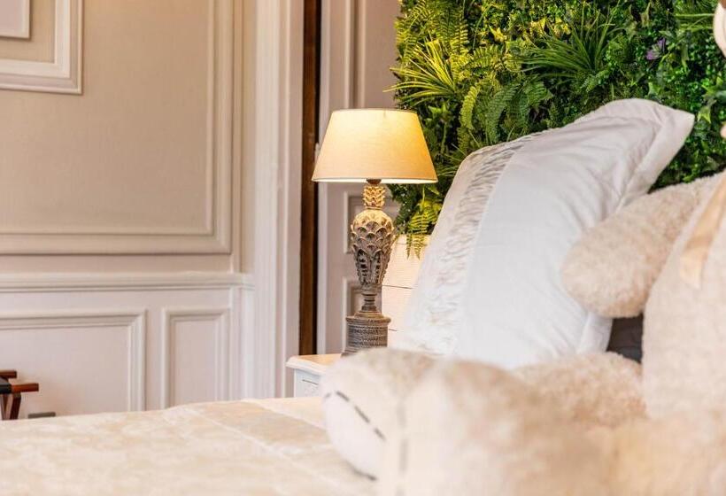 جناح سرير كينج, ô Château