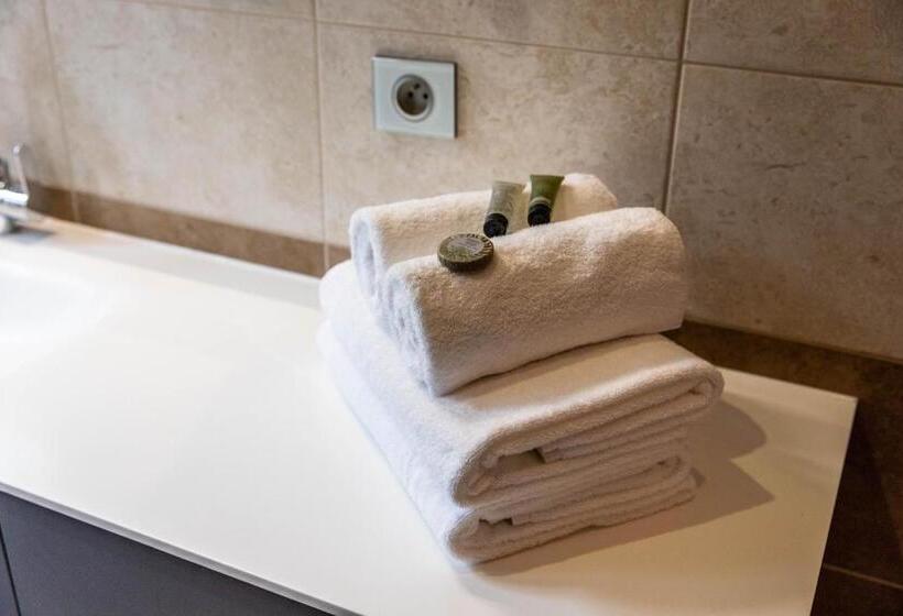 جناح, ô Château