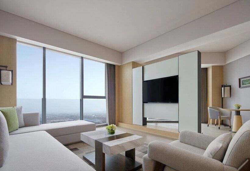 Люкс Клуб, Liyang Marriott