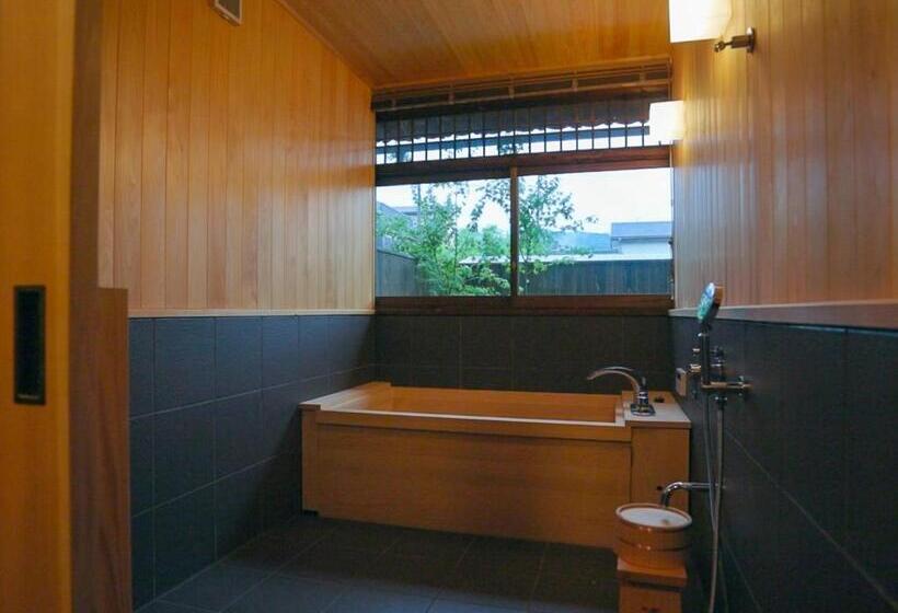 غرفة ديلوكس رباعية, Nipponia Hotel Ozu Castle Town