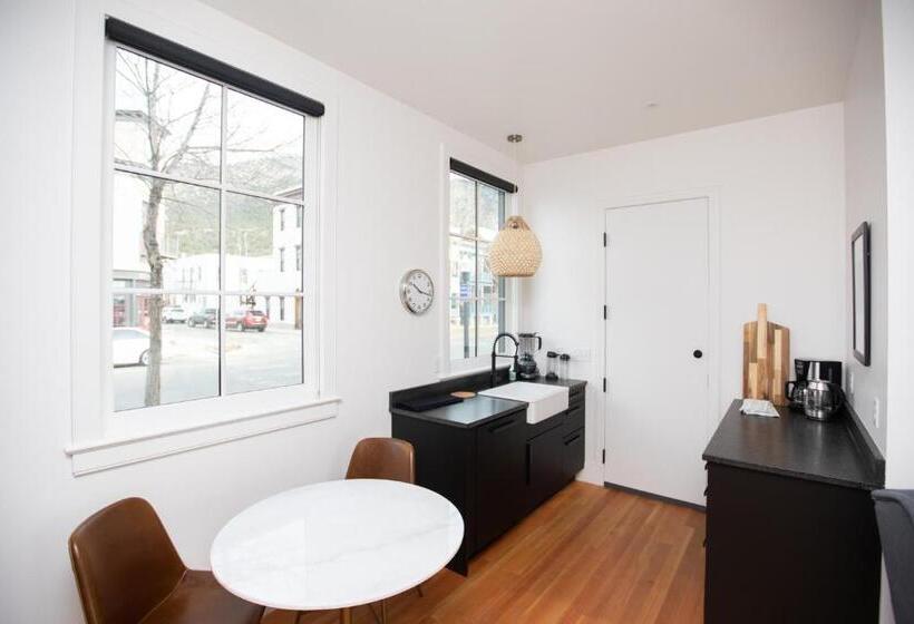 إستوديو قياسى, South Main Residences By Surf