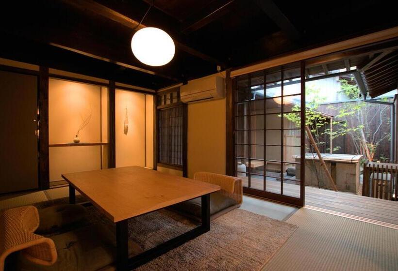 جناح عائلي, Nipponia Hotel Ozu Castle Town