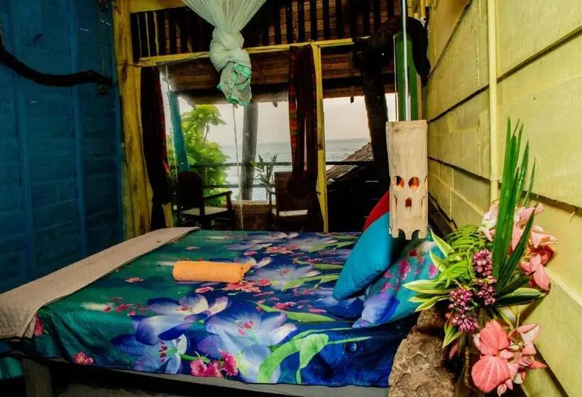 اتاق لوکس با بالکن و چشم‌انداز دریا, Brother's Beach Home