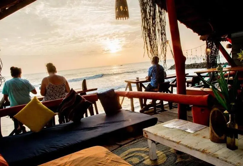 اتاق لوکس با بالکن و چشم‌انداز دریا, Brother's Beach Home
