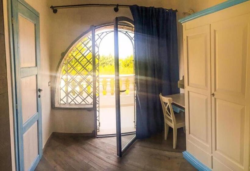 اتاق کلاسیک سه تخته, Casale Degli Angeli