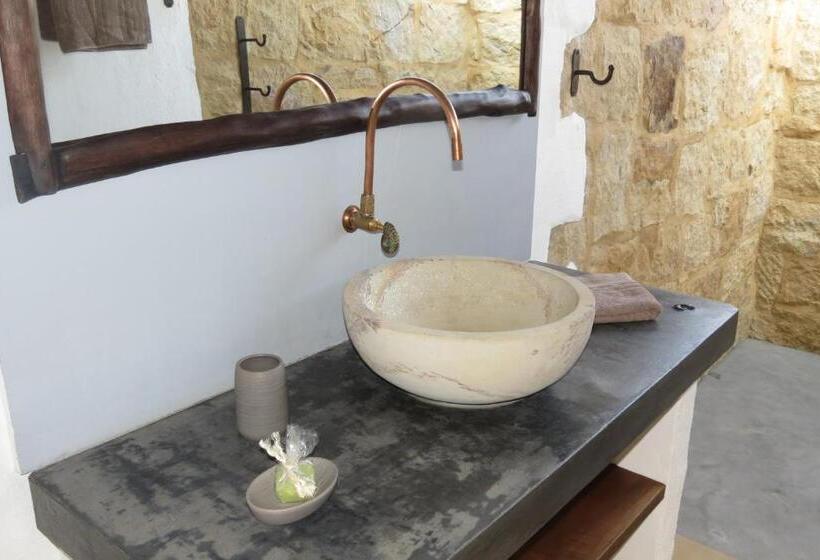 اتاق استاندارد چهارنفره با چشم‌انداز باغ, Casa Alamanda B&b