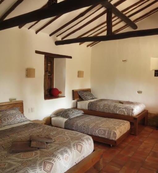 اتاق استاندارد چهارنفره با چشم‌انداز باغ, Casa Alamanda B&b