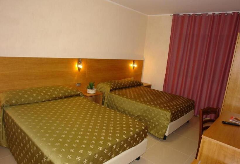 Quarto Triplo Estandar, Corona
