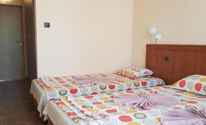 Трехместный Номер Стандарт с Балконом, Dsk