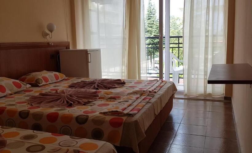 Трехместный Номер Стандарт с Балконом, Dsk