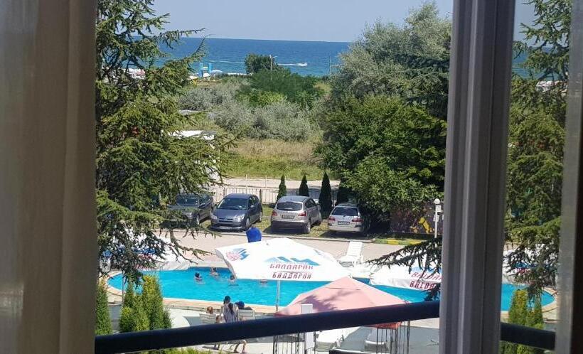 2 Bedroom Suite with Balcony, Dsk